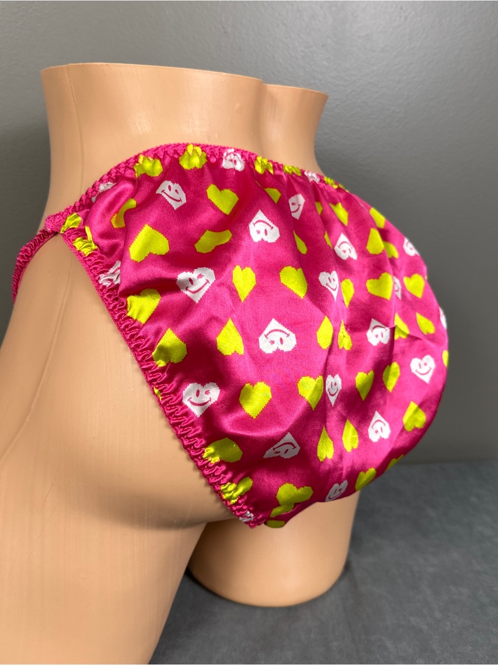 Vintage Joe Boxer Satin String Bikini Panty Women's Size 10 Hearts Pink Wink - Picture 2 of 11